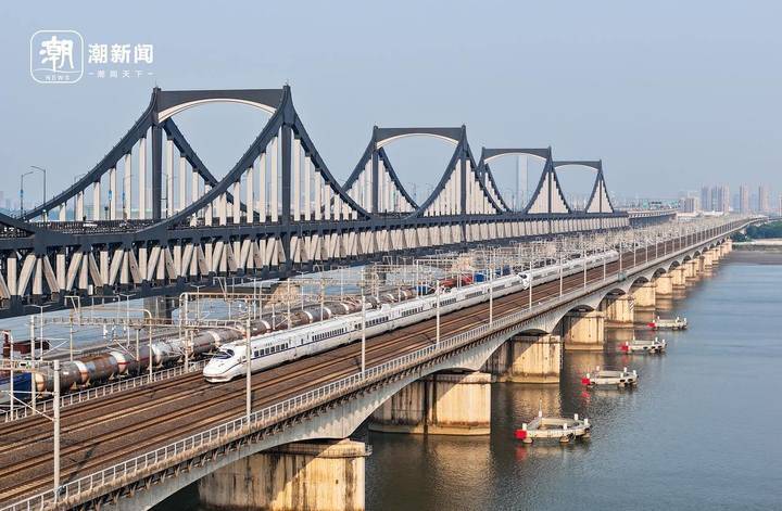 一趟车让沪苏浙皖连成圈 长三角超级环线高铁列车首发-长三角铁路网分布图