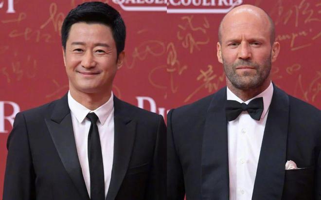 上海电影节明星怼脸生图：王源痘坑闭口明显，于文文变网红脸-王源长痘怎么回事