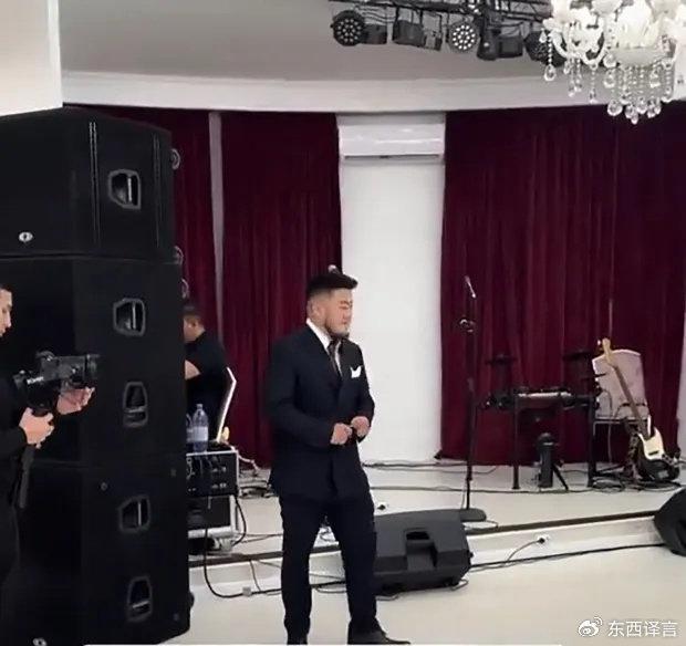 哈萨克斯坦新郎独自举行婚礼，引发热议，两天前他被新娘抛弃了-哈萨克斯坦婚姻