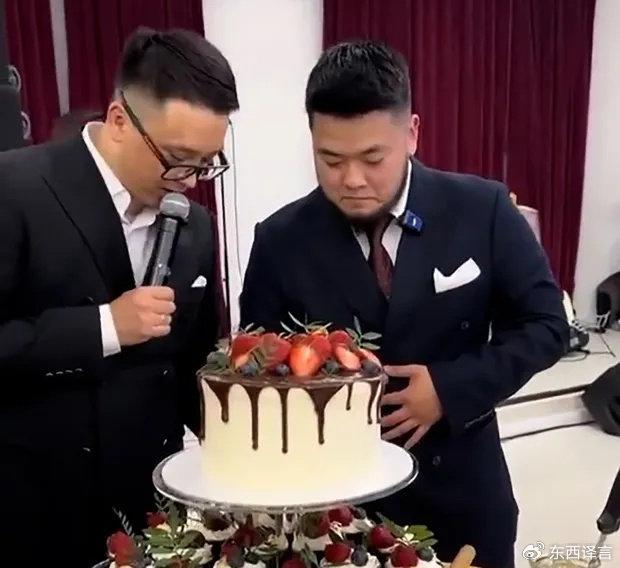 哈萨克斯坦新郎独自举行婚礼，引发热议，两天前他被新娘抛弃了-哈萨克斯坦婚姻