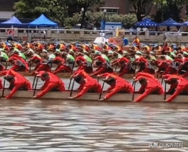北方赛龙舟主打的就是欢乐，起步就翻到水里，曹操：果然不善水战-赛龙舟是在南方还是北方