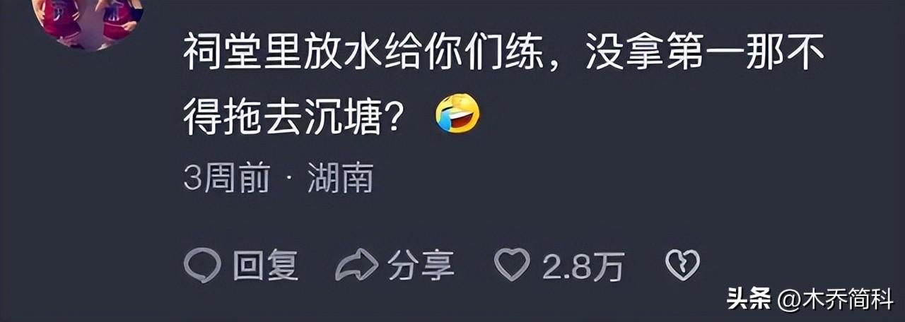 北方赛龙舟主打的就是欢乐，起步就翻到水里，曹操：果然不善水战-赛龙舟是在南方还是北方