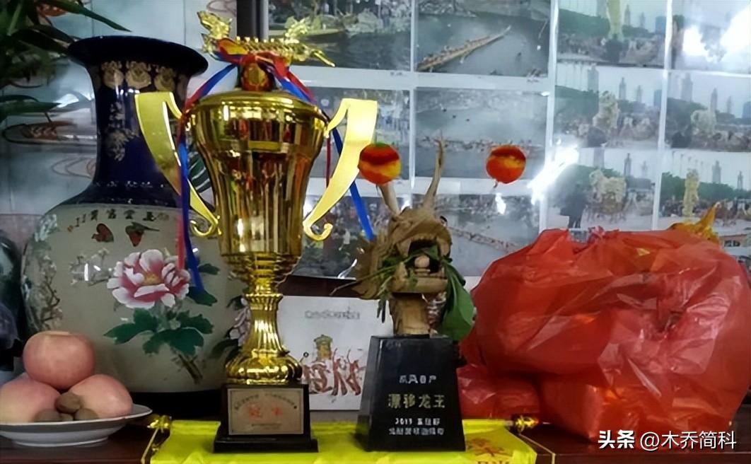 北方赛龙舟主打的就是欢乐，起步就翻到水里，曹操：果然不善水战-赛龙舟是在南方还是北方