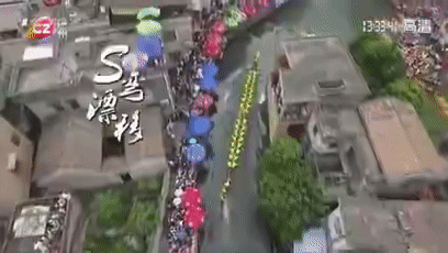 北方赛龙舟主打的就是欢乐，起步就翻到水里，曹操：果然不善水战-赛龙舟是在南方还是北方