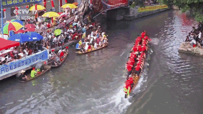 北方赛龙舟主打的就是欢乐，起步就翻到水里，曹操：果然不善水战-赛龙舟是在南方还是北方