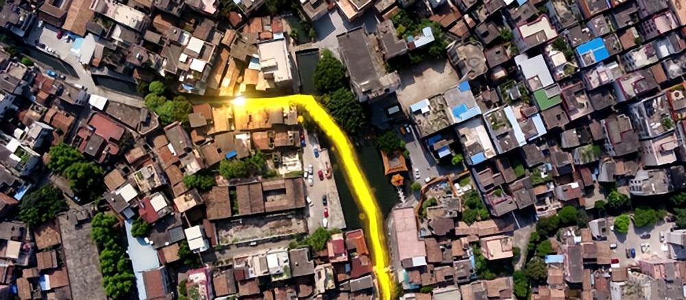 北方赛龙舟主打的就是欢乐，起步就翻到水里，曹操：果然不善水战-赛龙舟是在南方还是北方