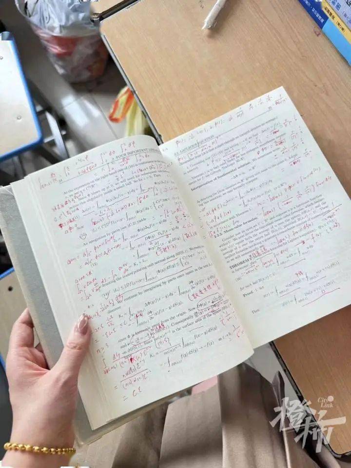 17岁中专女生姜萍，闯进全球数学竞赛12强！为什么没有读高中，老师解答！能否破格录取，浙大回应