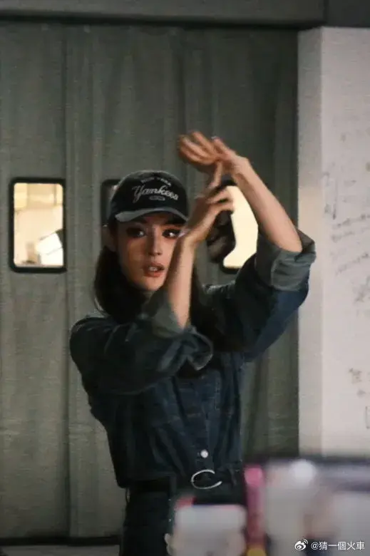 萌爆全场！陈丽君刘忻亚比囧囧囧直拍，让你秒变“嗨”服输！-陈丽娜个人简历