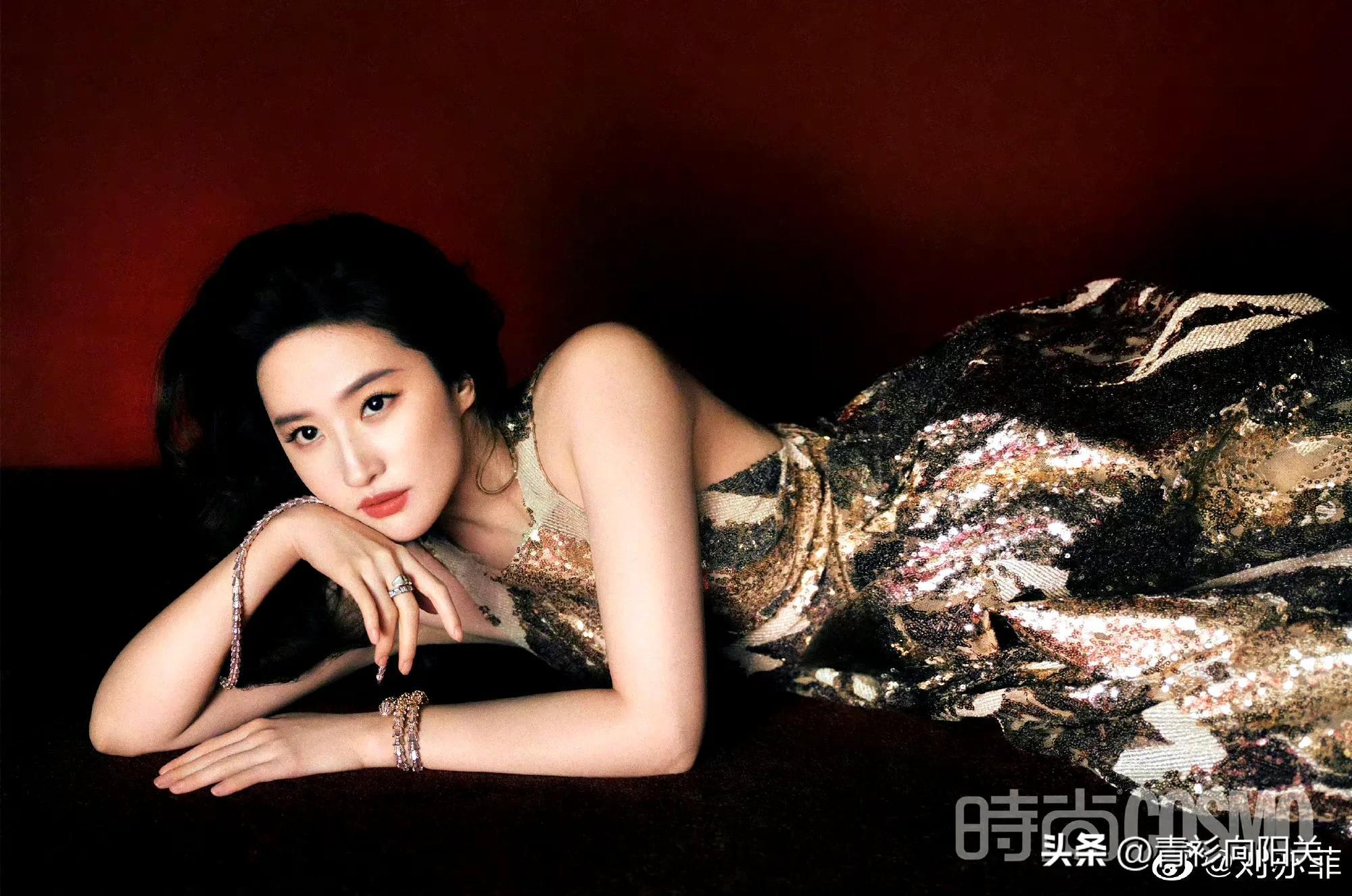 《玫瑰故事》一女四男的大女主故事 刘亦菲路透高糊阻挡不了的美貌-玫瑰的故事小说亦舒