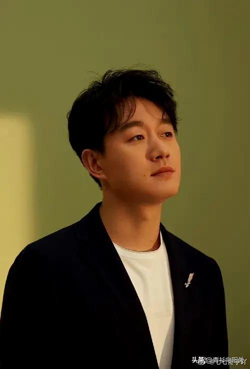 《玫瑰故事》一女四男的大女主故事 刘亦菲路透高糊阻挡不了的美貌-玫瑰的故事小说亦舒