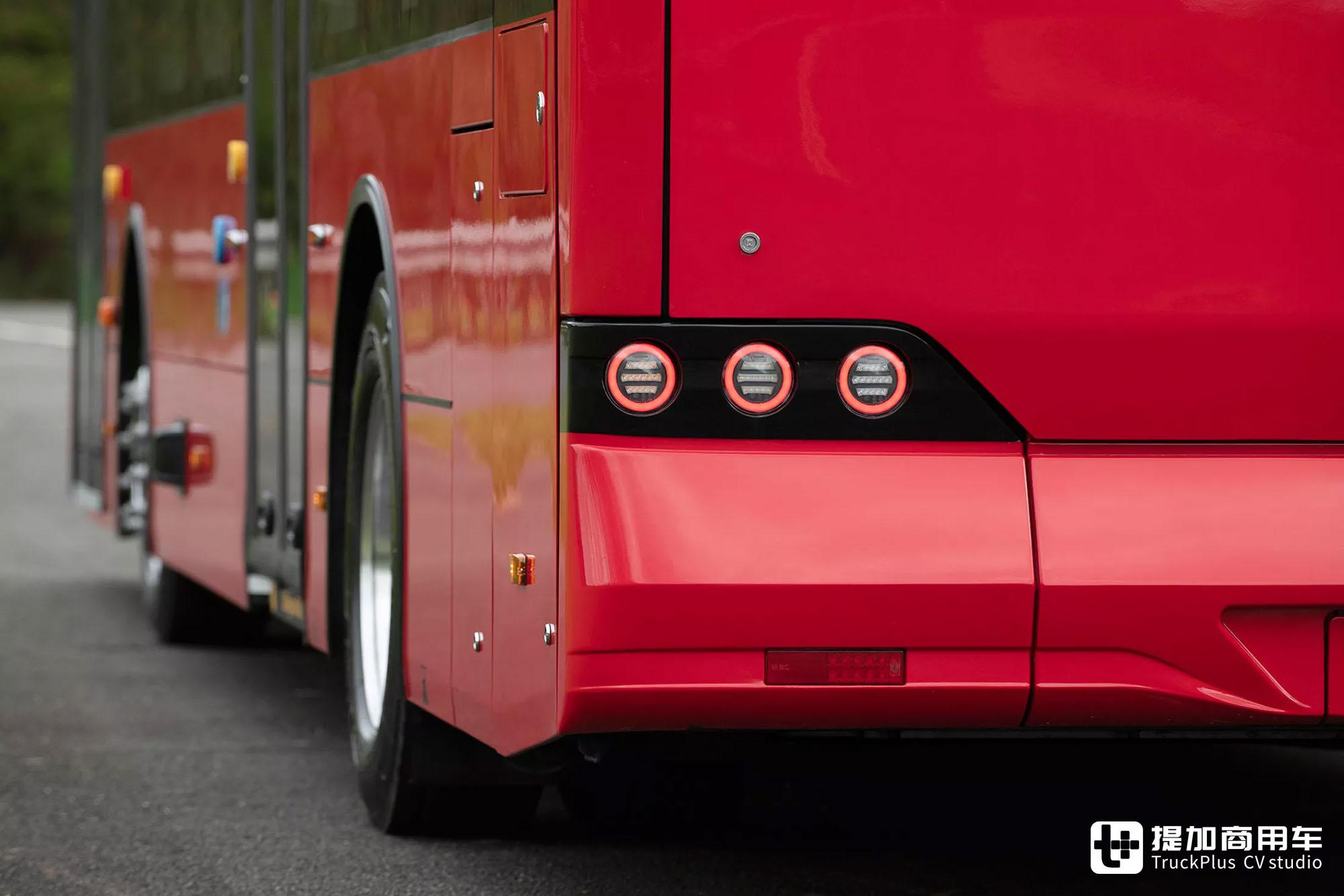 全新比亚迪BD11双层纯电动大巴全球首发，实拍带你看看它有多强-比亚迪纯电动大巴车价格表