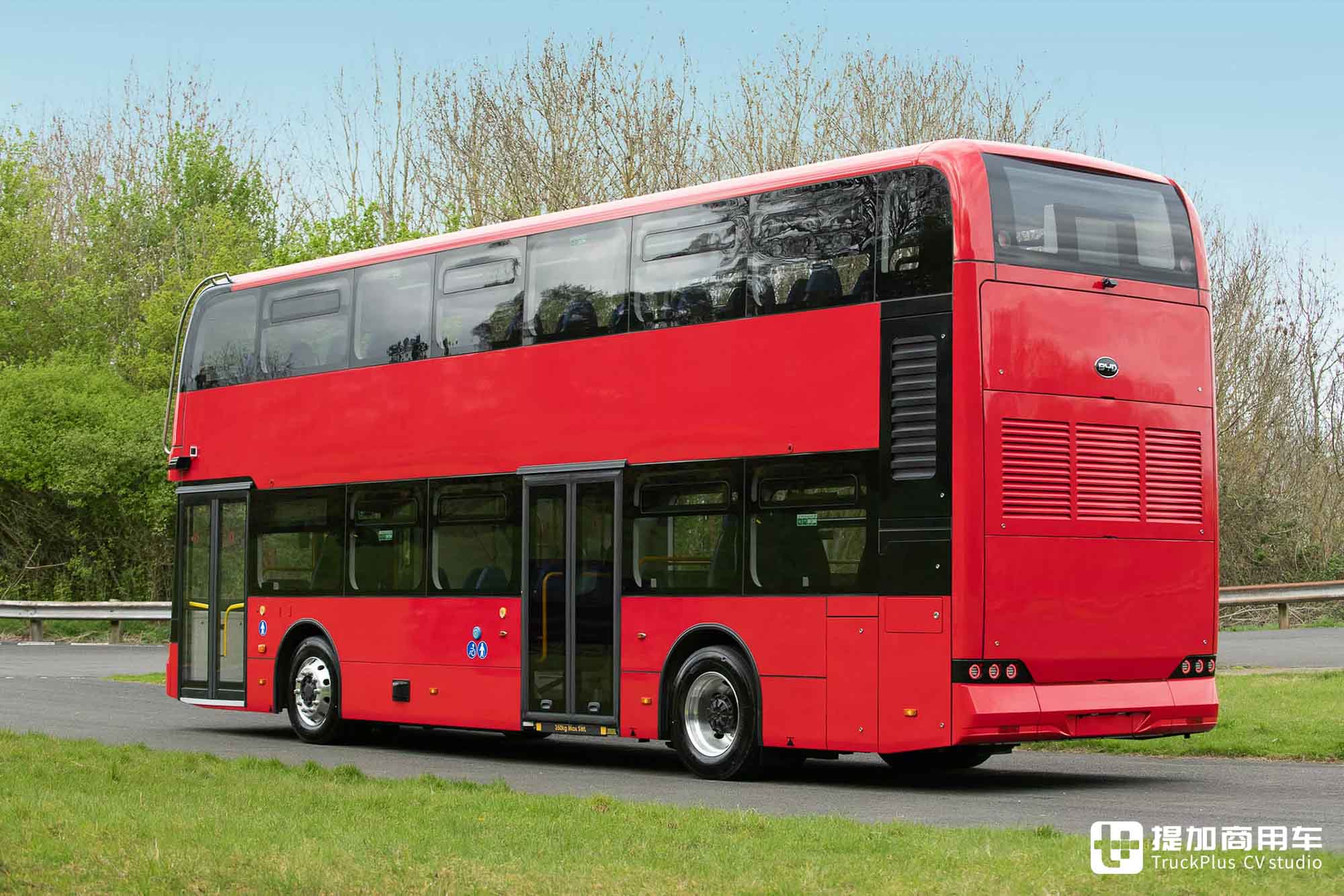 全新比亚迪BD11双层纯电动大巴全球首发，实拍带你看看它有多强-比亚迪纯电动大巴车价格表