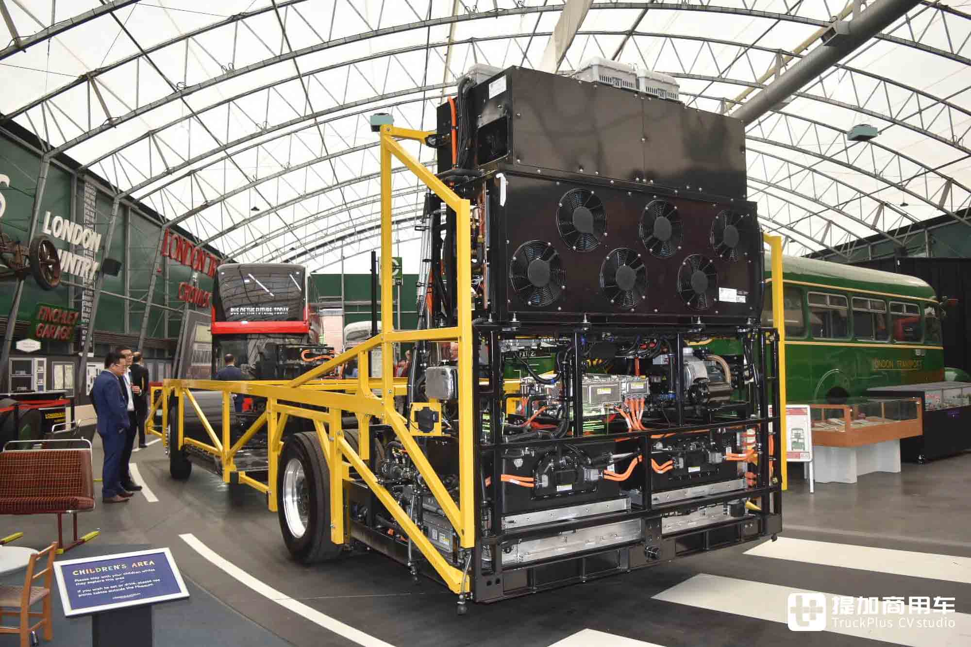 全新比亚迪BD11双层纯电动大巴全球首发，实拍带你看看它有多强-比亚迪纯电动大巴车价格表