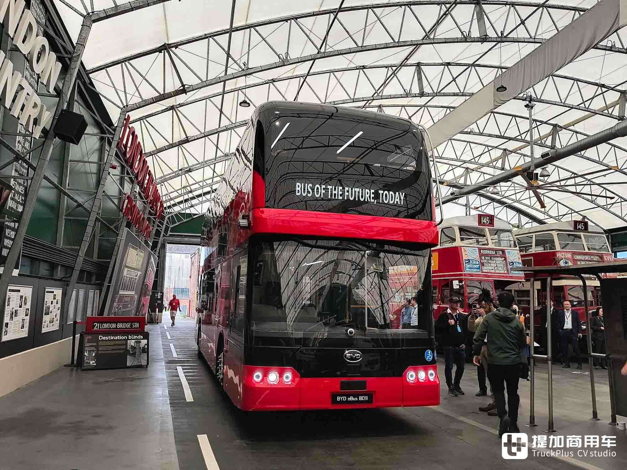 全新比亚迪BD11双层纯电动大巴全球首发，实拍带你看看它有多强-比亚迪纯电动大巴车价格表
