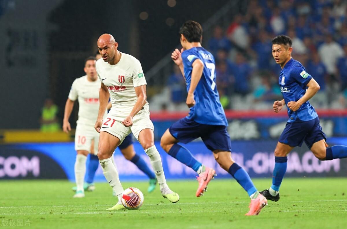 中超积分榜-申花半程不败涉险领跑 国安跌至第5 支云成副班长-2021中超申花vs国安