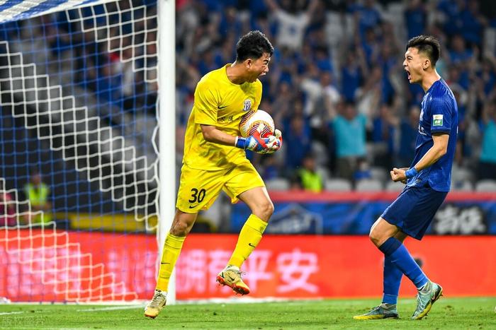 中超最新积分战报 申花难和上港争半程冠军 黑马超山东泰山回前3-中超联赛2021赛程表泰山