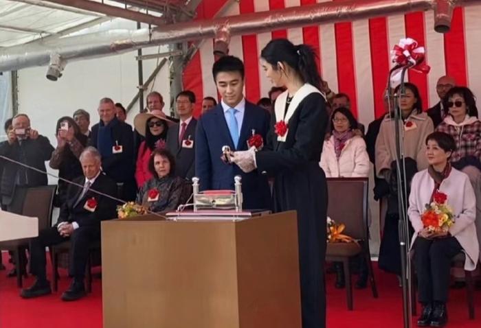 何超欣为嫂子庆生，还去采摘园采摘西红柿，奚梦瑶还疑似有孕相？-何超欣fans