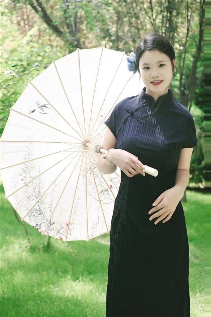 毕业季 大学生掀起国风与花式拍照热潮-大学毕业照拍摄
