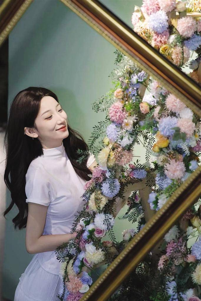 毕业季 大学生掀起国风与花式拍照热潮-大学毕业照拍摄