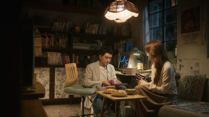 《玫瑰的故事》：黄亦玫和方协文结婚，就是冲动和对方协文的可怜-亦舒小说玫瑰的原型