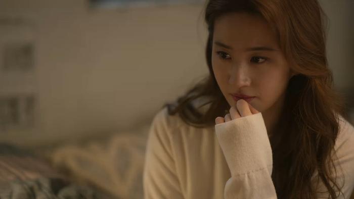 《玫瑰的故事》：黄亦玫和方协文结婚，就是冲动和对方协文的可怜-亦舒小说玫瑰的原型