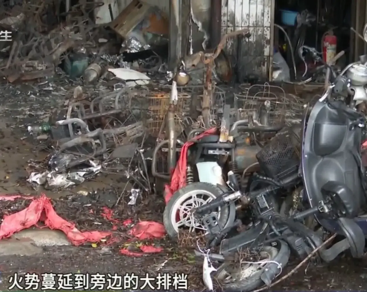 广州两间店铺一夜被烧得精光，事发时现场传出爆炸声！-广州火灾事故