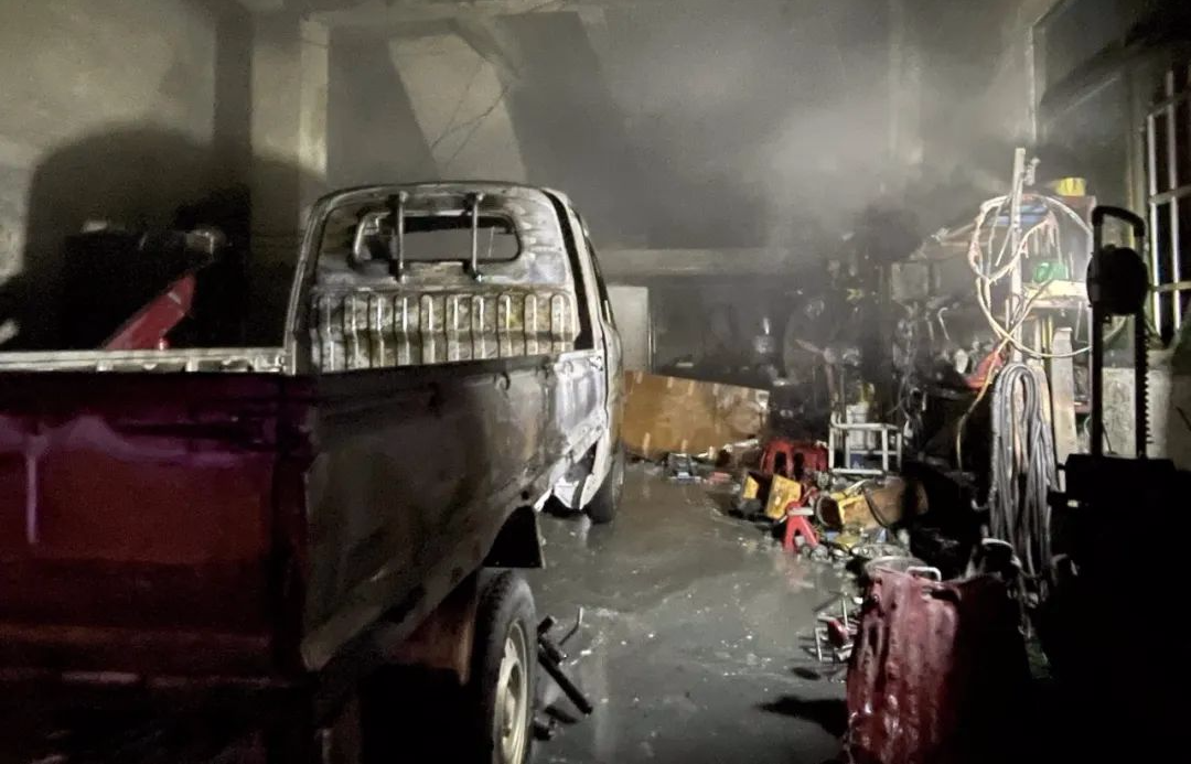 一天之内，广州突发两起商铺火灾！-广州一店铺门口起火爆燃