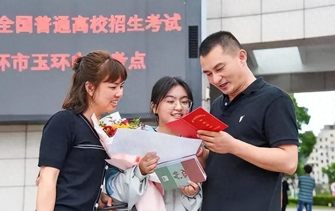 2024年全国各省高考预测分数线出炉，想上本科，成绩要考到多少分-2023年本科线是多少分