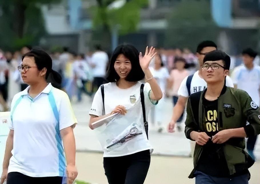 2024年全国各省高考预测分数线出炉，想上本科，成绩要考到多少分-2023年本科线是多少分