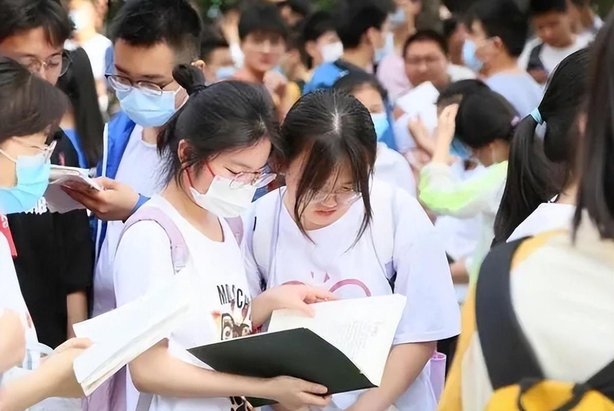 2024年全国各省高考预测分数线出炉，想上本科，成绩要考到多少分-2023年本科线是多少分