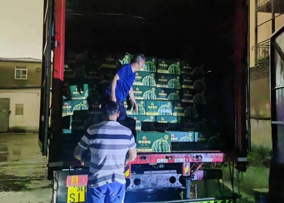 上海青浦一场爱心接力，江苏东台瓜农10万斤滞销西瓜5天卖完-今日东台西瓜批发行情