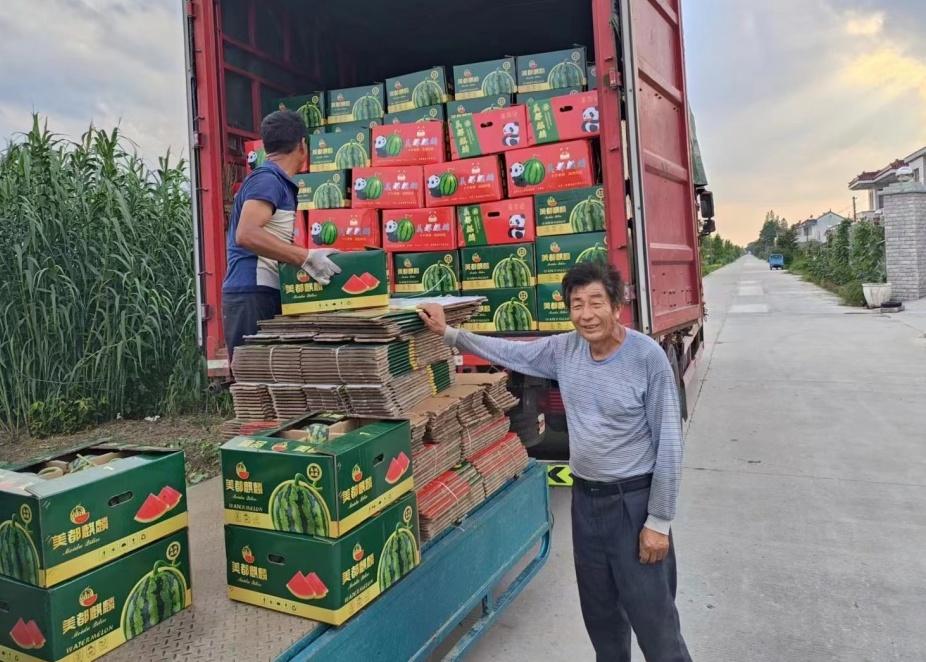 上海青浦一场爱心接力，江苏东台瓜农10万斤滞销西瓜5天卖完-今日东台西瓜批发行情