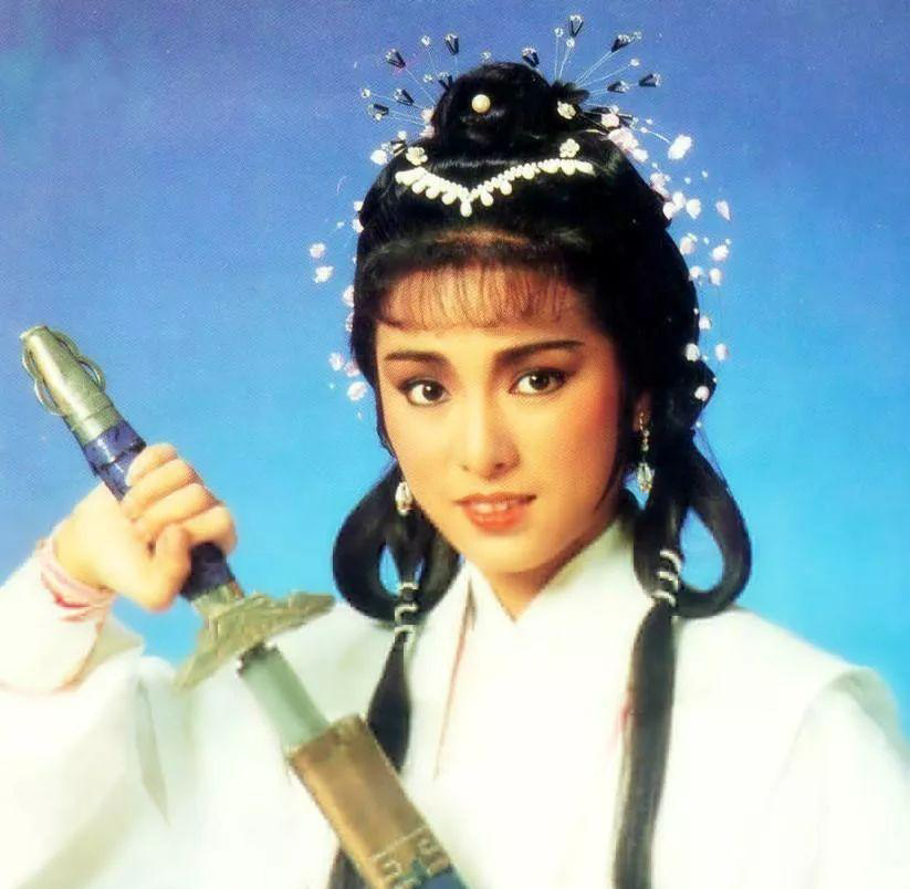 新《射雕》开播：同演黄蓉，除翁美玲朱茵李一桐，其他都是毁经典-新射雕英雄传里面的黄蓉是谁演的