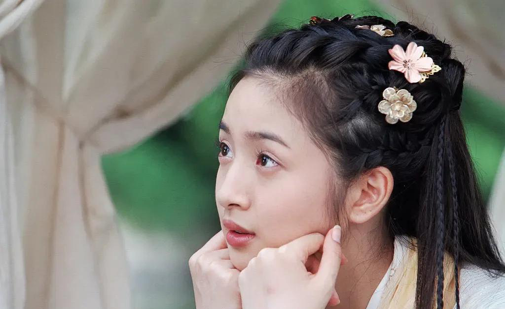 新《射雕》开播：同演黄蓉，除翁美玲朱茵李一桐，其他都是毁经典-新射雕英雄传里面的黄蓉是谁演的