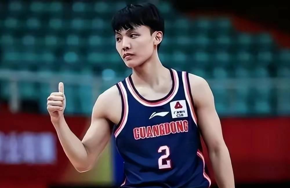 真相反转，疑广东球迷爆料吐槽徐杰耍大牌，身份曝光，错怪杰仔了-广东队徐杰伤势怎么样