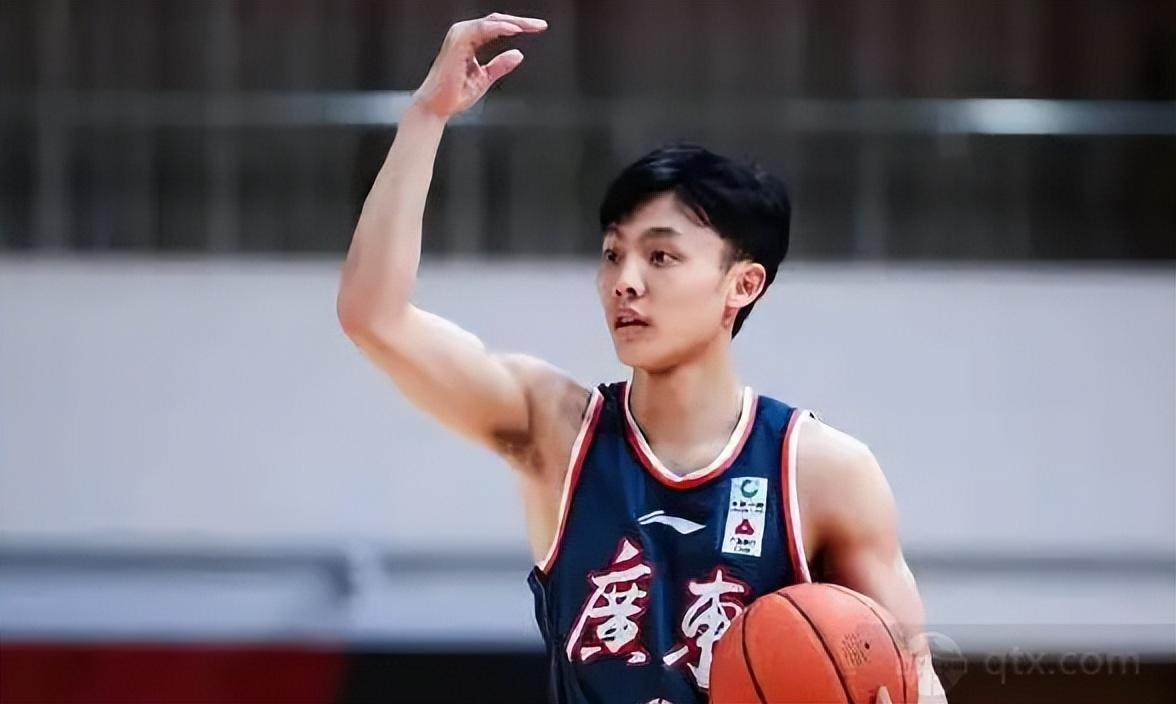 真相反转，疑广东球迷爆料吐槽徐杰耍大牌，身份曝光，错怪杰仔了-广东队徐杰伤势怎么样