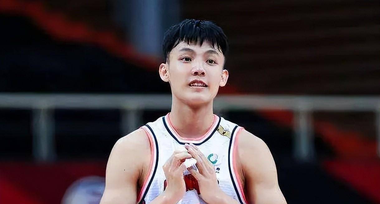 真相反转，疑广东球迷爆料吐槽徐杰耍大牌，身份曝光，错怪杰仔了-广东队徐杰伤势怎么样