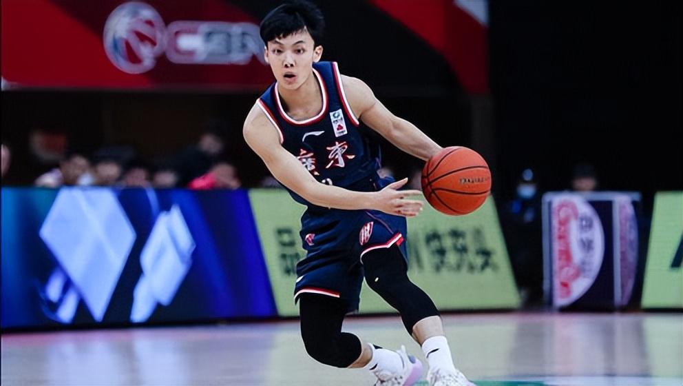 真相反转，疑广东球迷爆料吐槽徐杰耍大牌，身份曝光，错怪杰仔了-广东队徐杰伤势怎么样