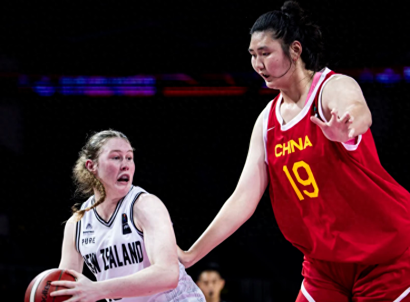 狂轰36+13！女篮17岁2米28天才爆发无解，李梦接班人2战9抢断真狠-女篮李梦简介哪里人