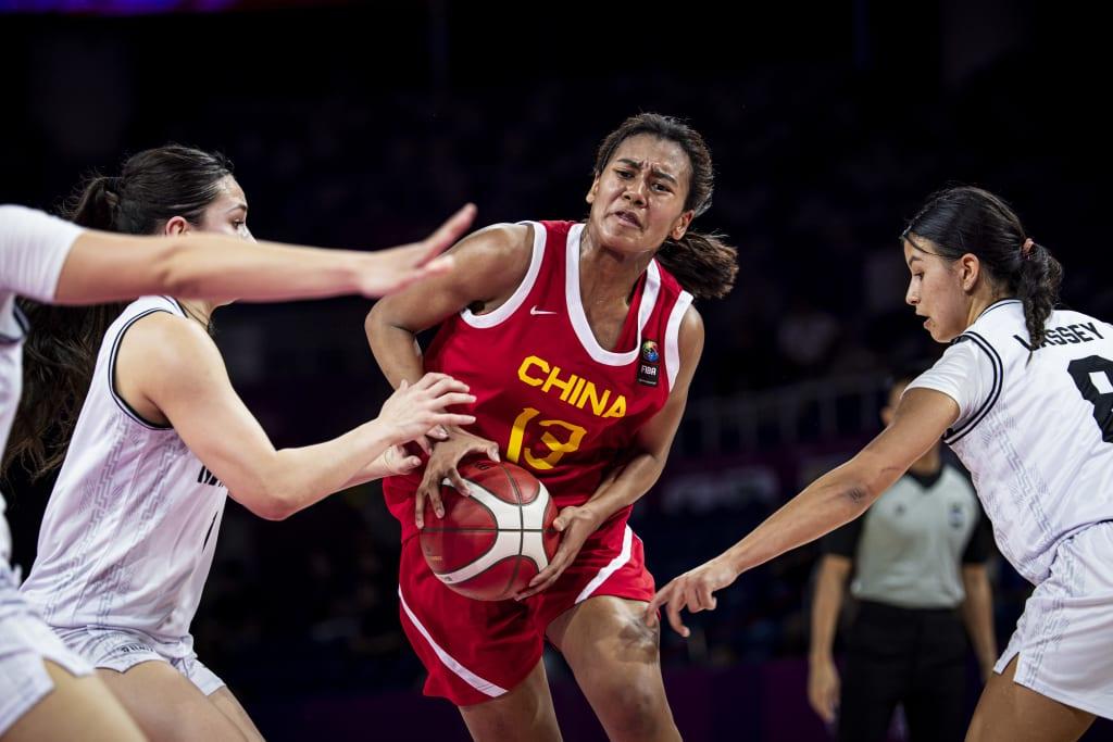 狂轰36+13！女篮17岁2米28天才爆发无解，李梦接班人2战9抢断真狠-女篮李梦简介哪里人