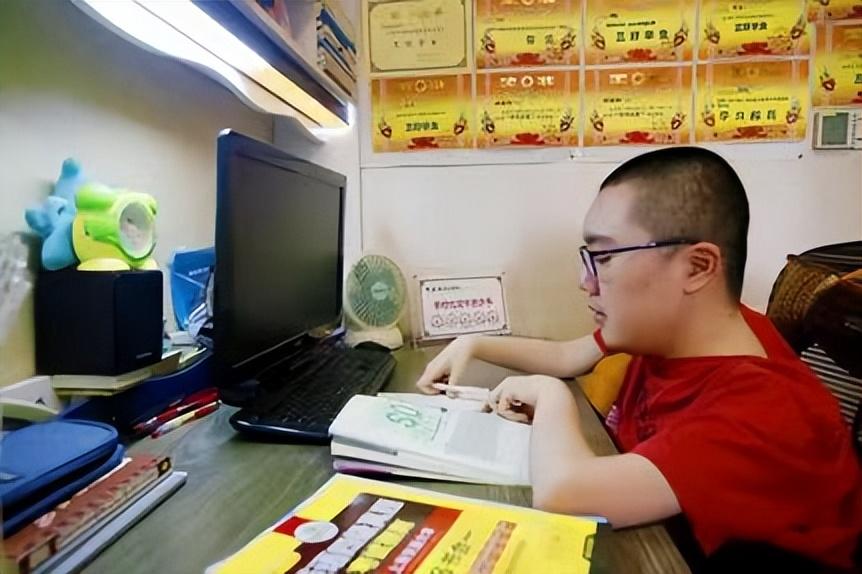 因他，高校设立“自强不息奖”！-自强不息奖学金申请理由