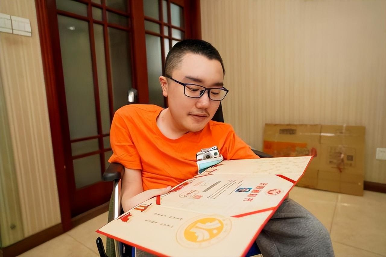 因他，高校设立“自强不息奖”！-自强不息奖学金申请理由