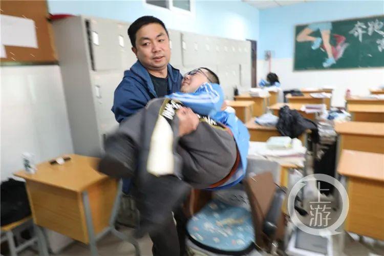 因他，高校设立“自强不息奖”！-自强不息奖学金申请理由