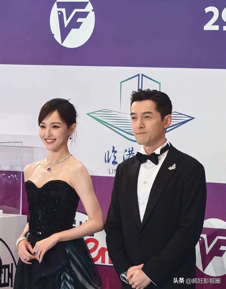 刘亦菲、唐嫣性感，闫妮微醺，姜妍烂漫，白玉兰场内场外都很惊艳-刘亦菲唐嫣同台