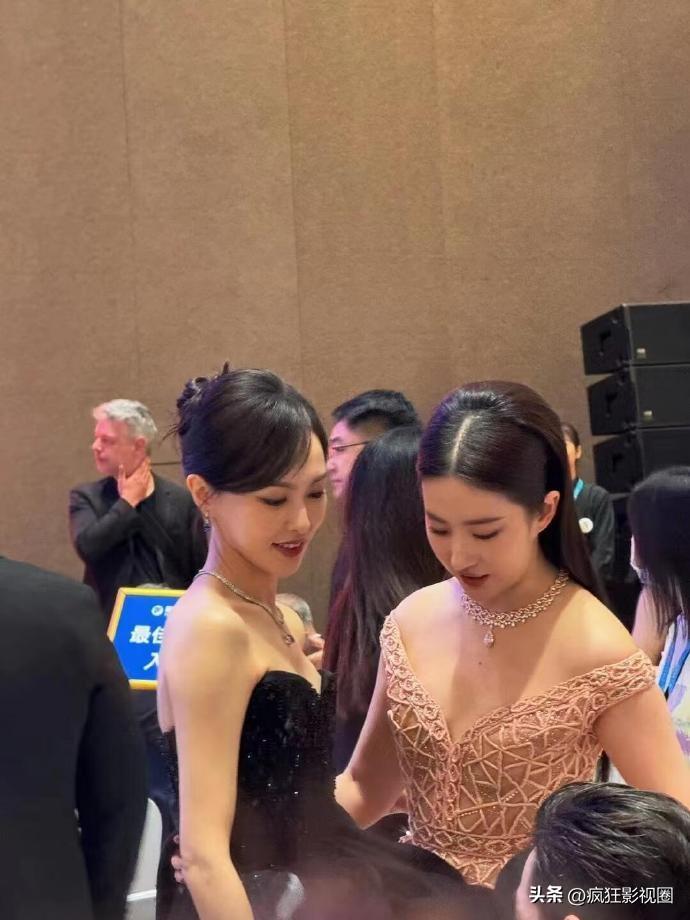 刘亦菲、唐嫣性感，闫妮微醺，姜妍烂漫，白玉兰场内场外都很惊艳-刘亦菲唐嫣同台