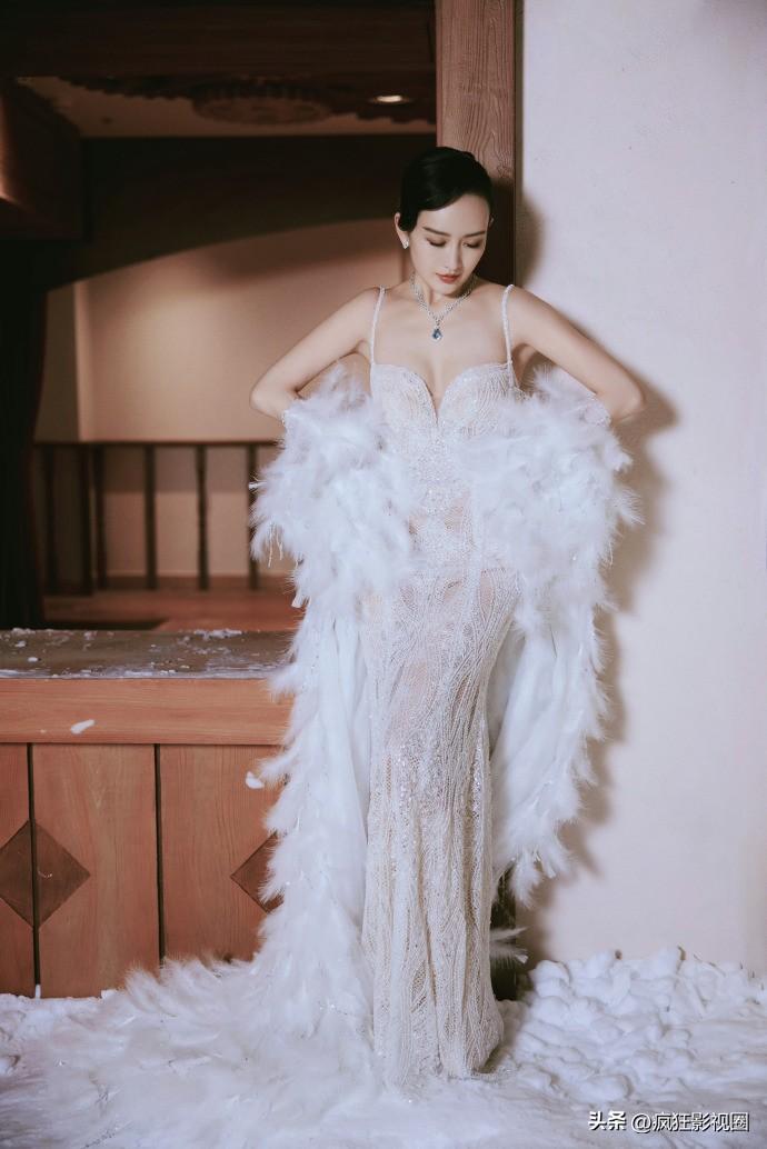 刘亦菲、唐嫣性感，闫妮微醺，姜妍烂漫，白玉兰场内场外都很惊艳-刘亦菲唐嫣同台