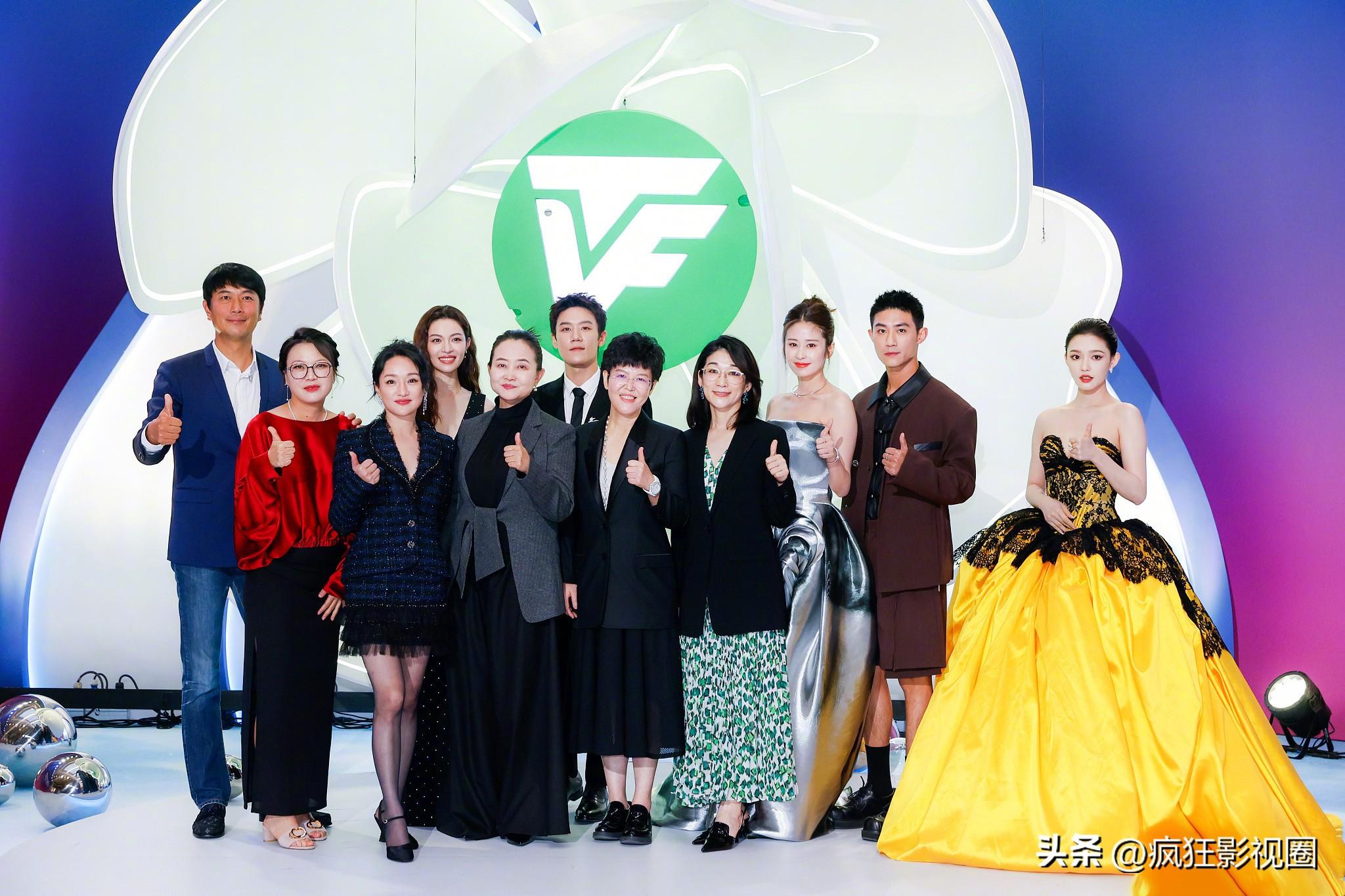 刘亦菲、唐嫣性感，闫妮微醺，姜妍烂漫，白玉兰场内场外都很惊艳-刘亦菲唐嫣同台