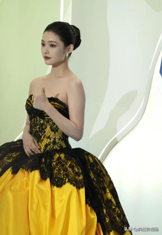 刘亦菲、唐嫣性感，闫妮微醺，姜妍烂漫，白玉兰场内场外都很惊艳-刘亦菲唐嫣同台