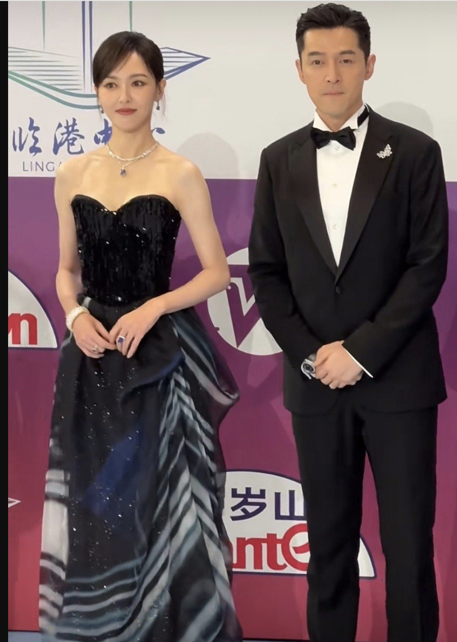 白玉兰红毯：刘亦菲珠圆玉润，万茜长发美翻了，王阳发言亮了-2021白玉兰走红毯