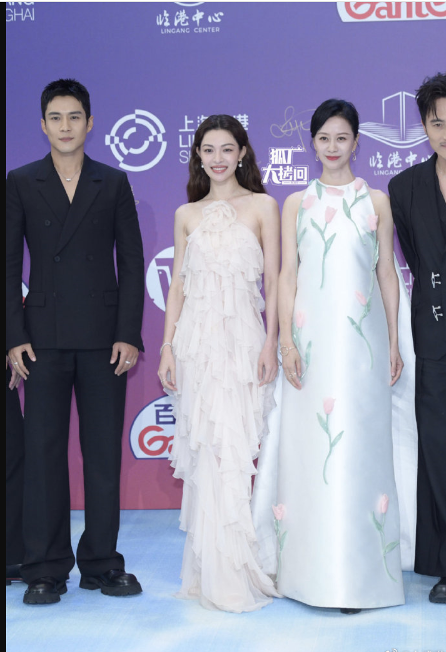 白玉兰红毯：刘亦菲珠圆玉润，万茜长发美翻了，王阳发言亮了-2021白玉兰走红毯